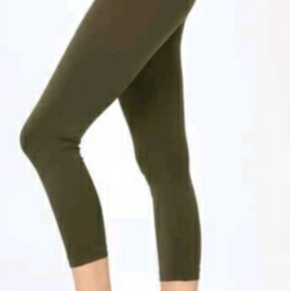 NWOT Zenana Premium capri leggings